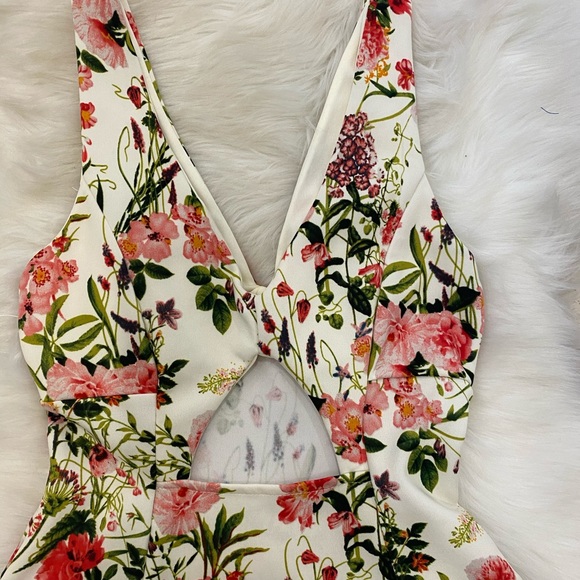 Floral Skater Dress Size Small - Picture 3 of 4